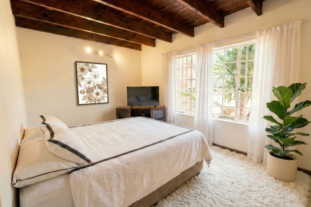 R1 490 000 - Beautiful property 3 bedroom 2 bathroom with 1 garage, entertainment area for sale - Photo 4