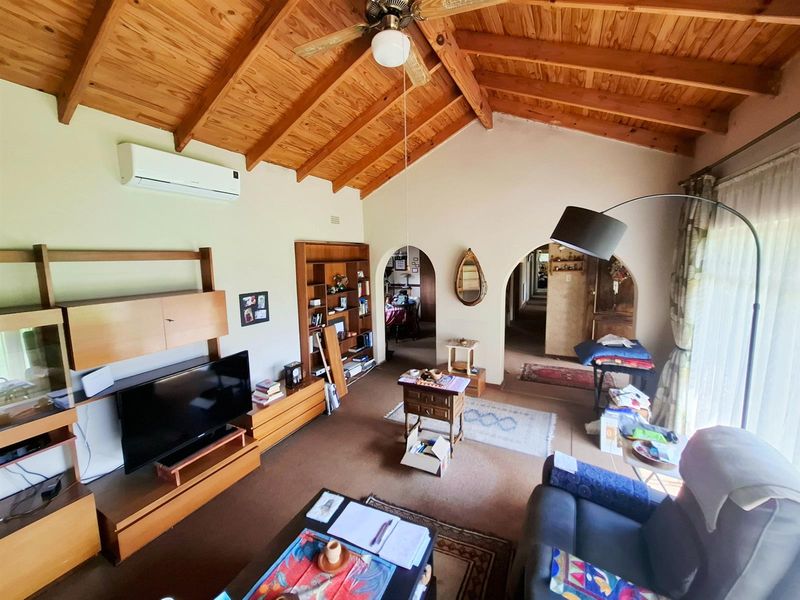 SOLE MANDATE - A HOME FILLED WITH SPACE, HEART and ENDLESS POTENTIAL IN KANONKOP - Photo 8