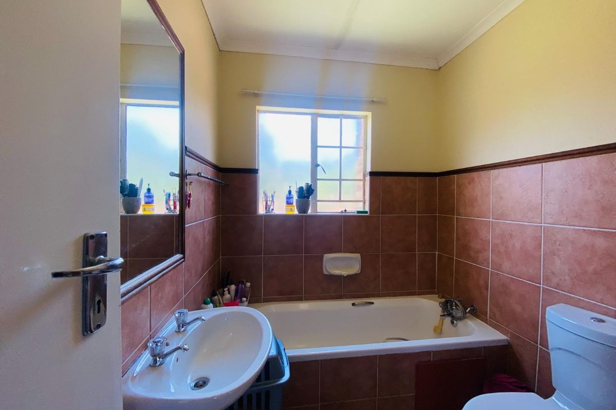 Apartment For Sale in Mooikloof Ridge, Pretoria - Photo 4