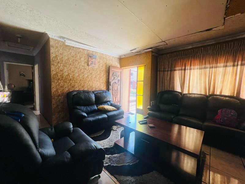 House For Sale in Zamdela, Sasolburg - Photo 9