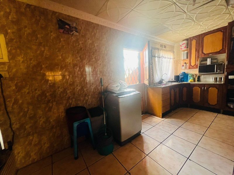 House For Sale in Zamdela, Sasolburg - Photo 7