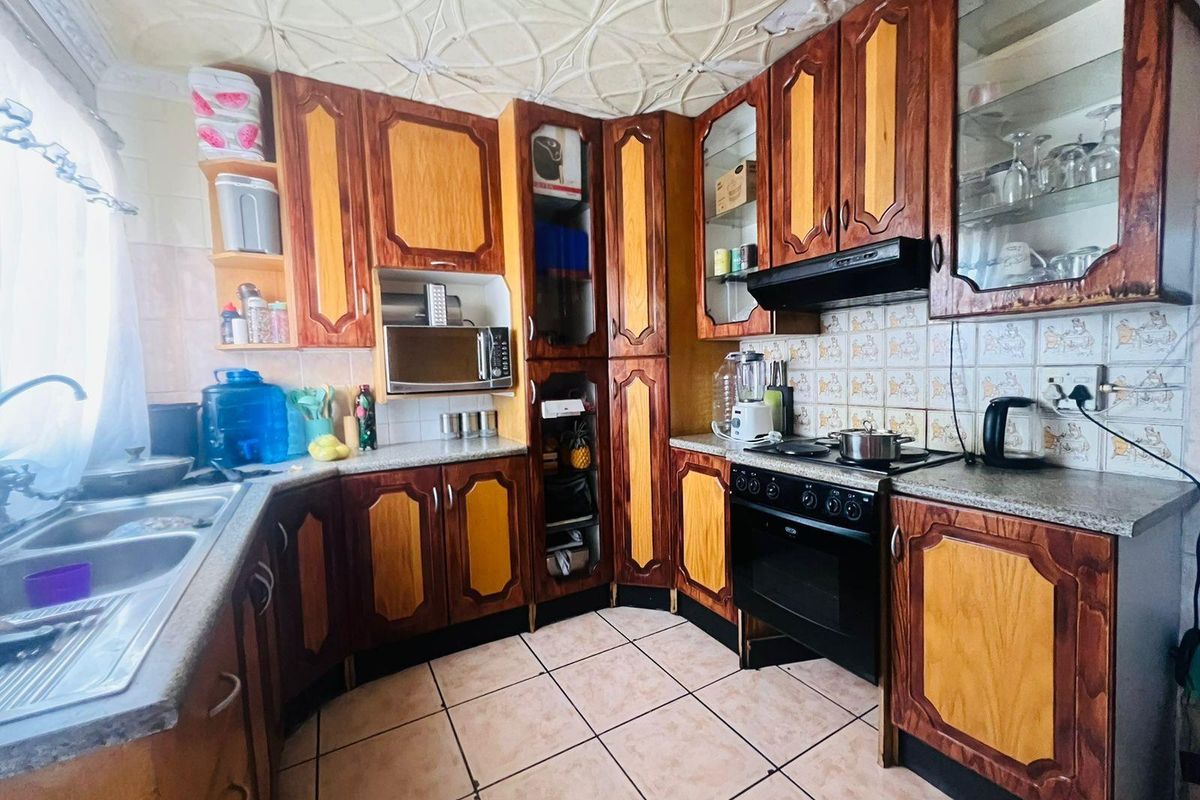 House For Sale in Zamdela, Sasolburg - Photo 4