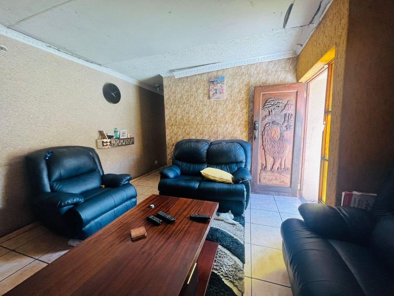 House For Sale in Zamdela, Sasolburg - Photo 10