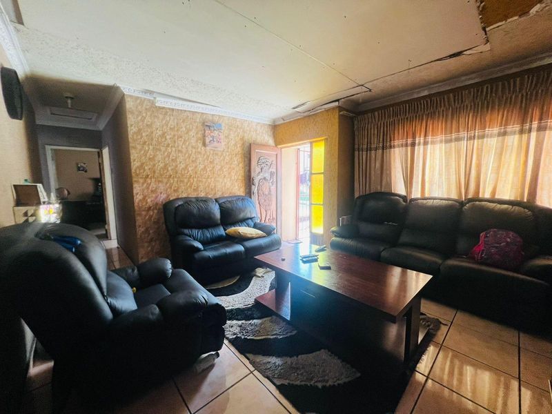 House For Sale in Zamdela, Sasolburg - Photo 9