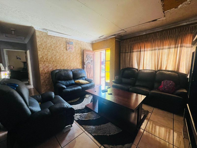 House For Sale in Zamdela, Sasolburg - Photo 7
