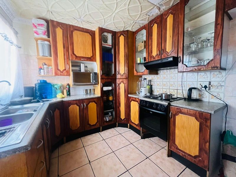House For Sale in Zamdela, Sasolburg - Photo 2