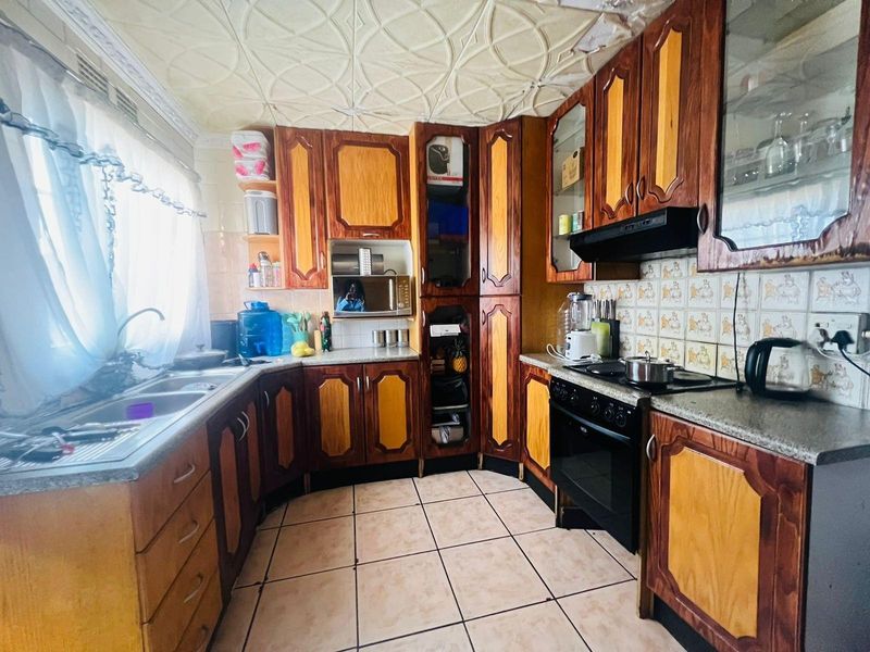 House For Sale in Zamdela, Sasolburg - Photo 4
