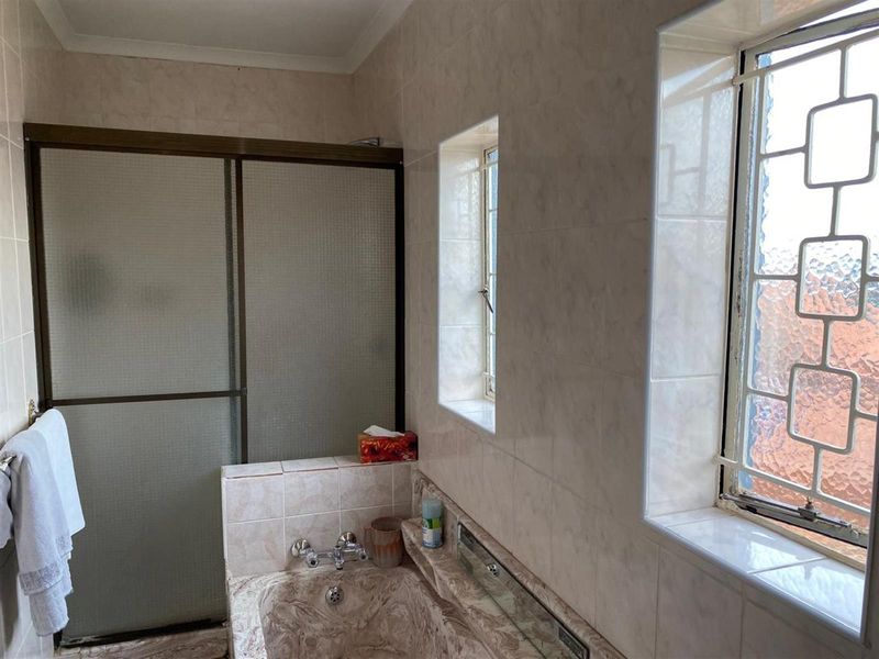 4 Bedroom House For Sale - Photo 10