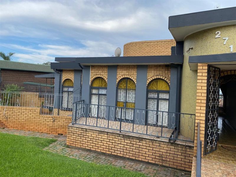 4 Bedroom House For Sale - Photo 7