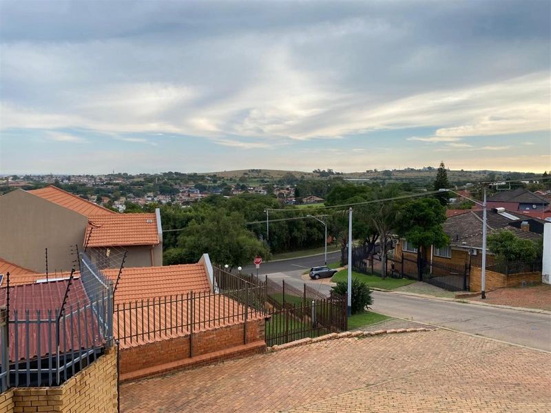 4 Bedroom House For Sale - Photo 5