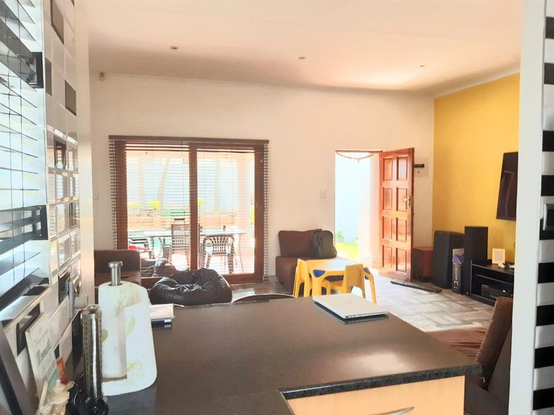 3 bedroom, 2 bathroom with pool - Sharonlea in secure Estate - Photo 5