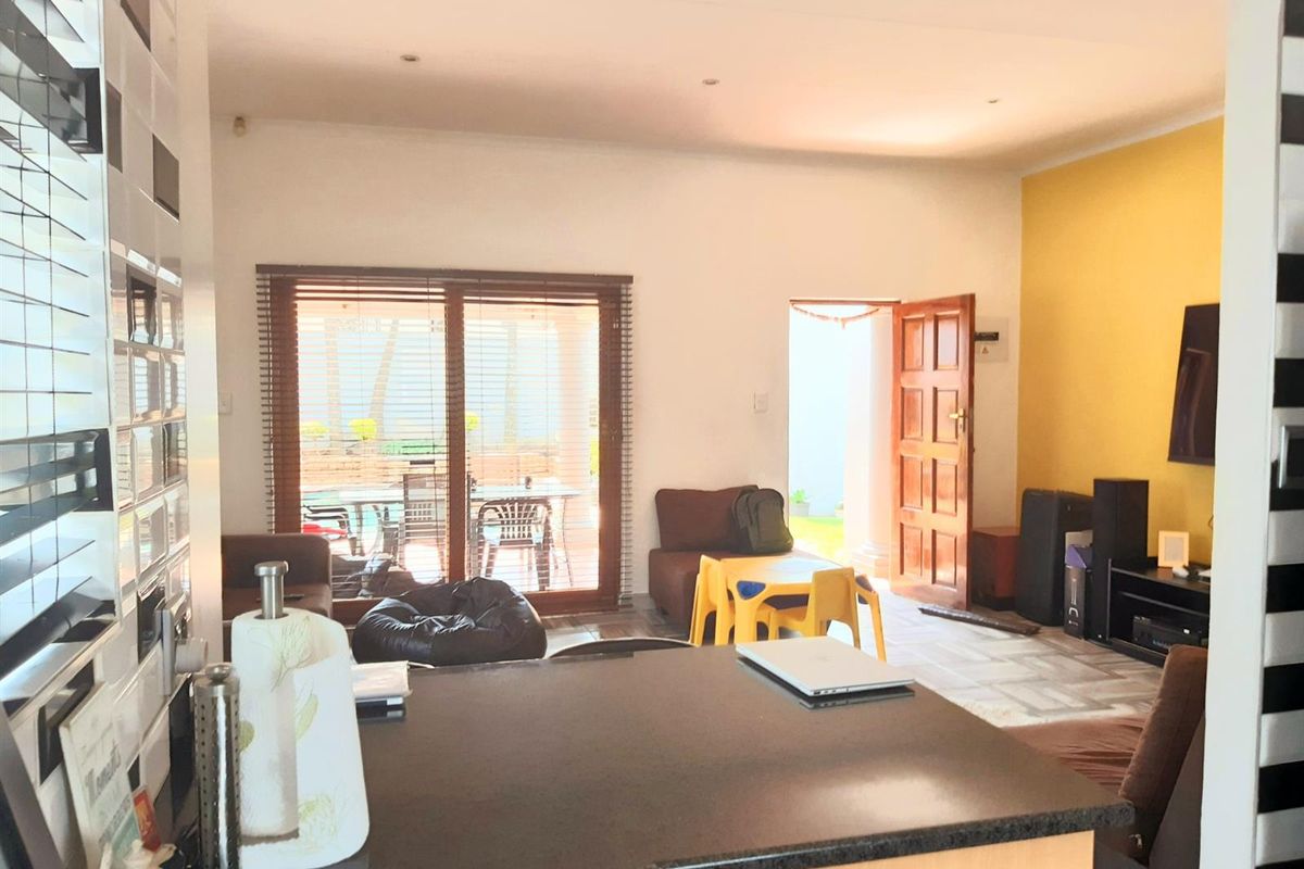 3 bedroom, 2 bathroom with pool - Sharonlea in secure Estate - Photo 5