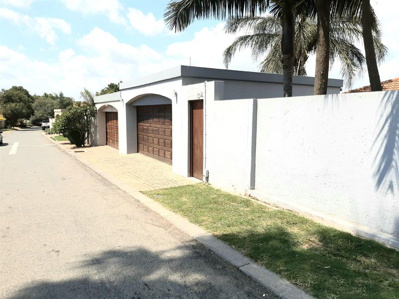 3 bedroom, 2 bathroom with pool - Sharonlea in secure Estate - Photo 2