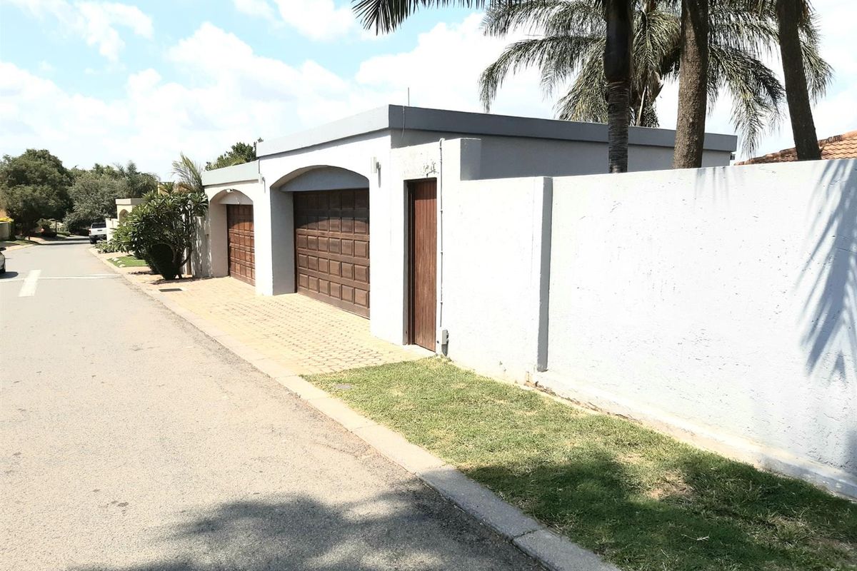 3 bedroom, 2 bathroom with pool - Sharonlea in secure Estate - Photo 2