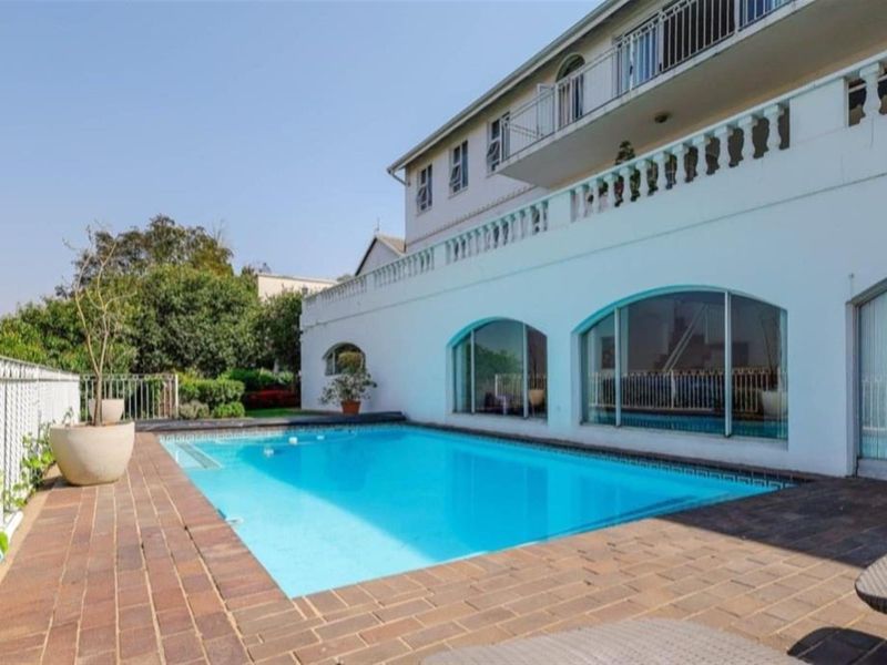 A MAGNIFICENT FAMILY HOME ON THE PINNACLE OF LINKSFIELD RIDGE - WITH BREATH TAKING VIEWS - Photo 2