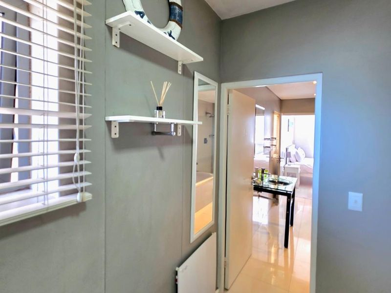 2 Bedroom beachfront Apartment - Photo 9