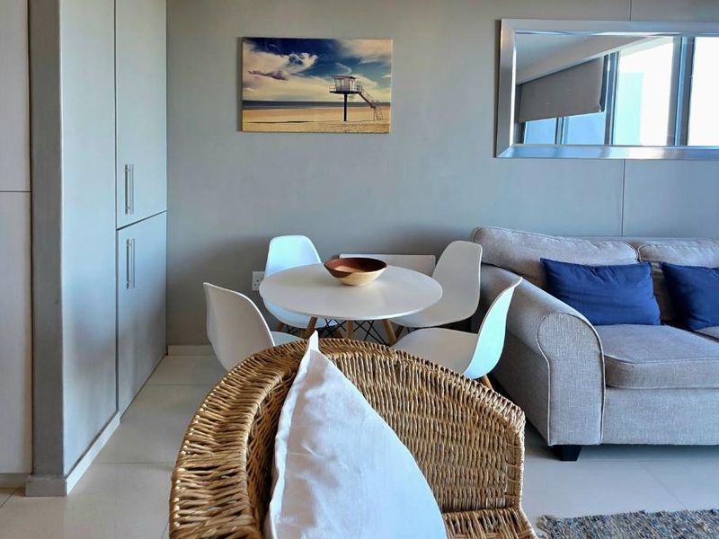 2 Bedroom beachfront Apartment - Photo 2