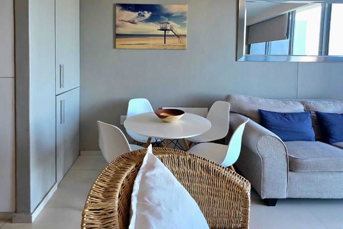 2 Bedroom beachfront Apartment - Photo 2