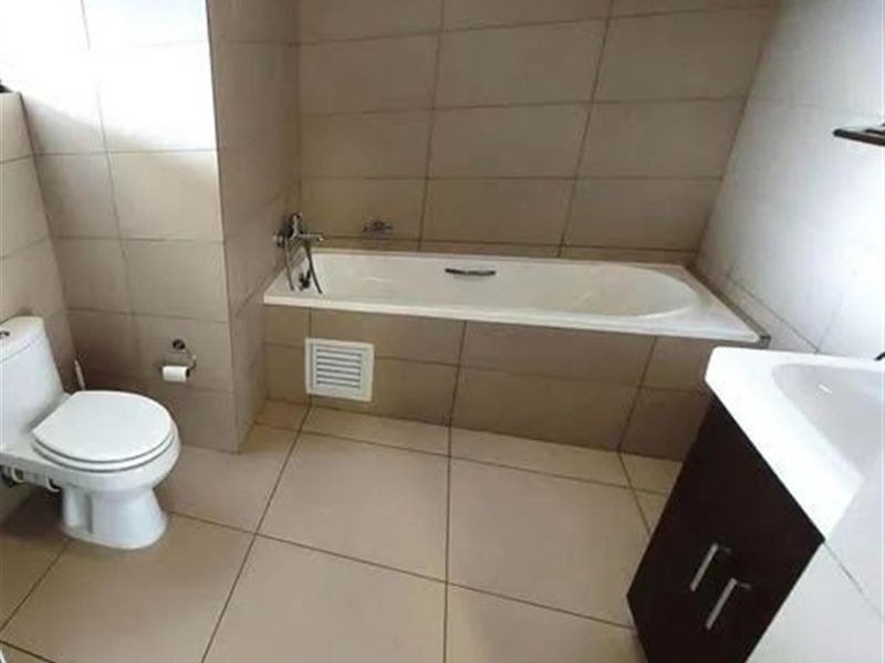 Modern 2-Bedroom, 2-Bathroom Ground Floor Apartment to Rent - Photo 10