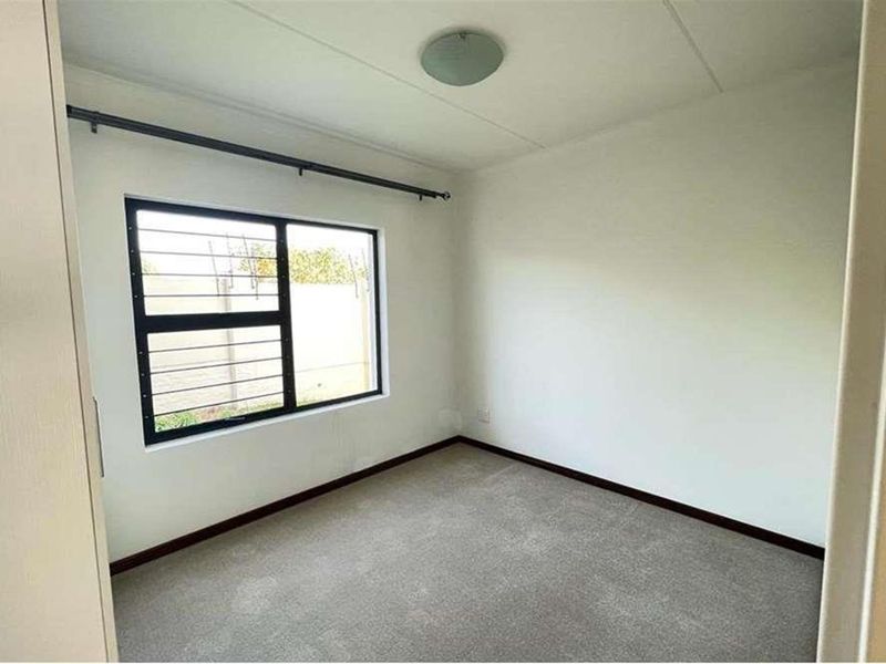 Modern 2-Bedroom, 2-Bathroom Ground Floor Apartment to Rent - Photo 9