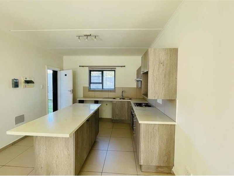 Modern 2-Bedroom, 2-Bathroom Ground Floor Apartment to Rent - Photo 3