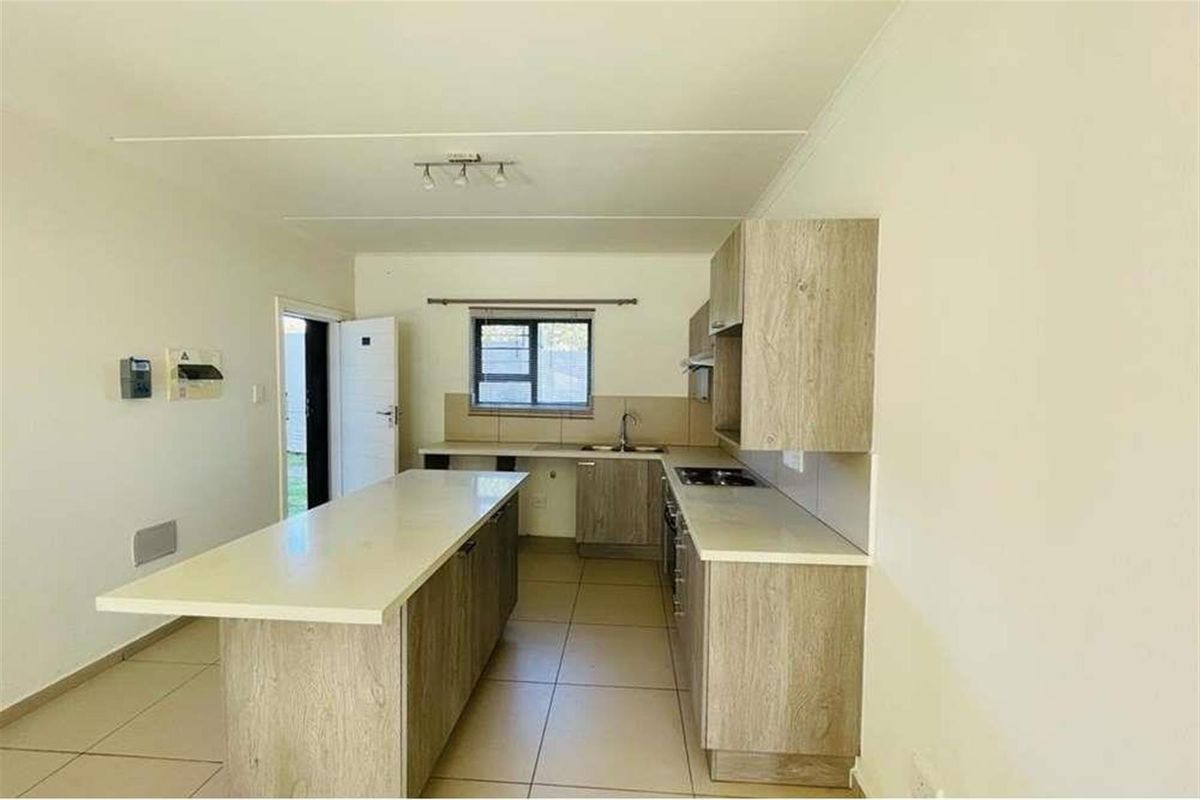 Modern 2-Bedroom, 2-Bathroom Ground Floor Apartment to Rent - Photo 3