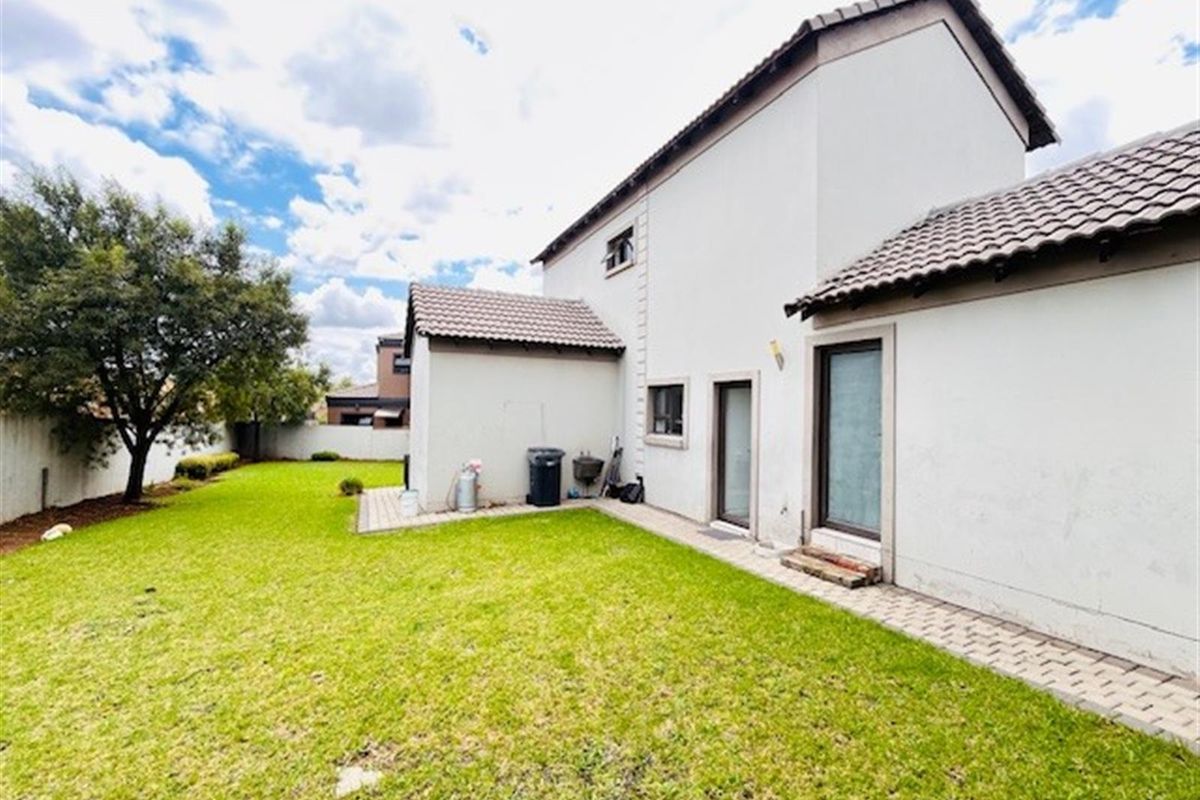 House For Sale in Blue Valley Golf Estate, Centurion - Photo 5