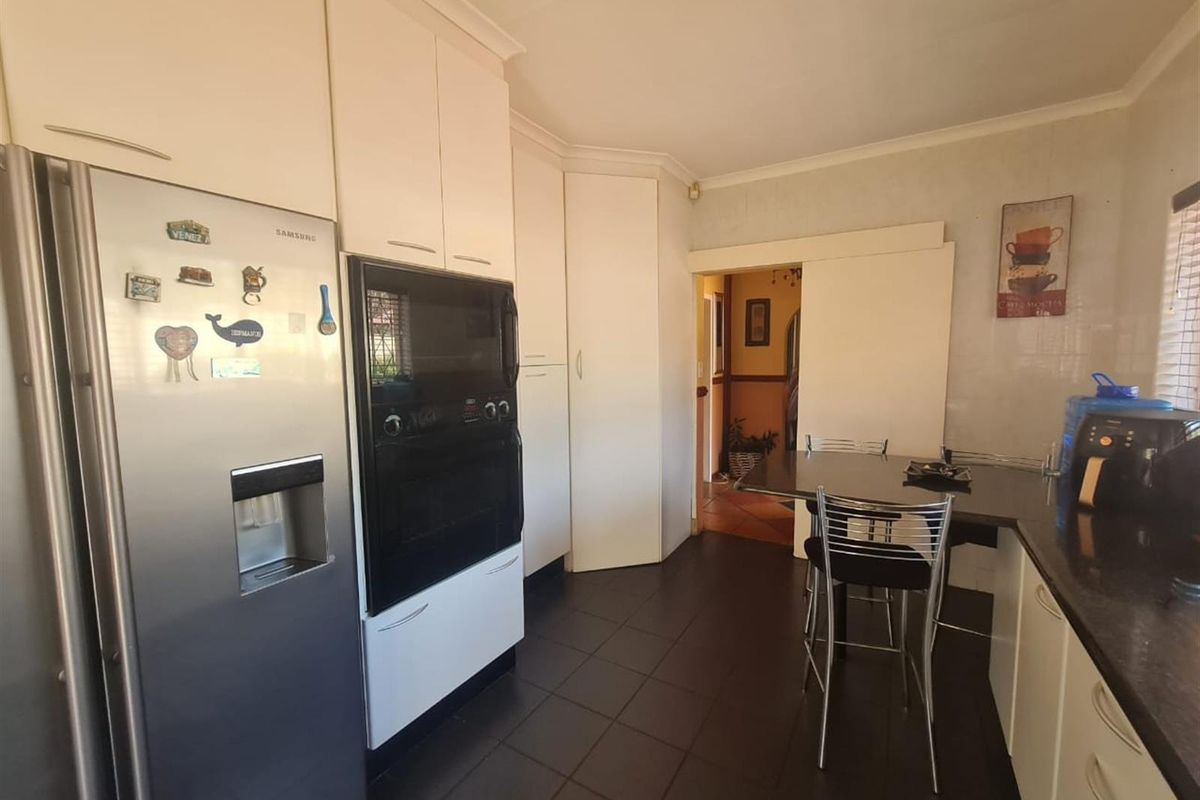 Rare Find: Immaculate move-in ready gem in Randpark Ridge - Photo 5