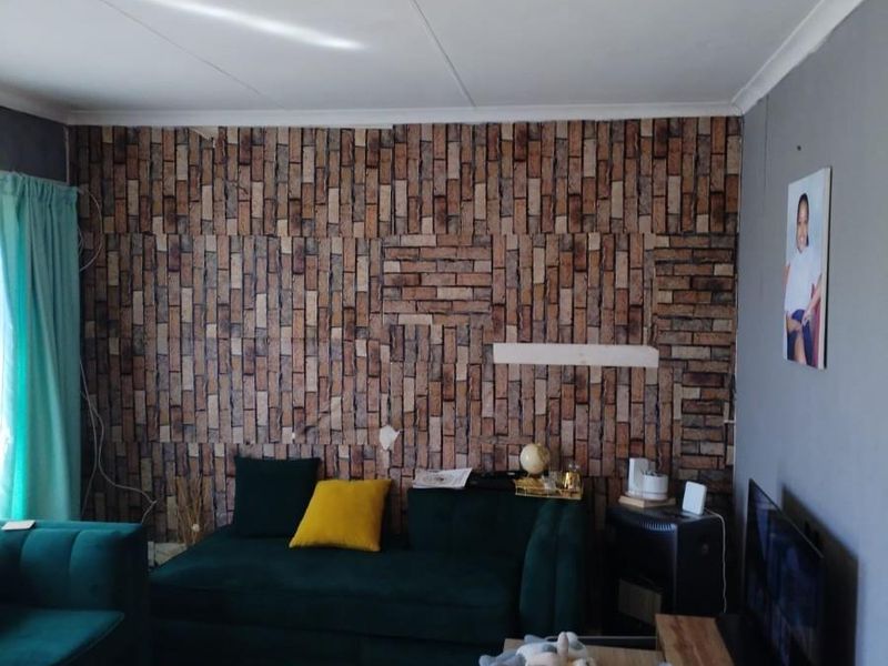 House For Sale in Kwadwesi, Port Elizabeth - Photo 2