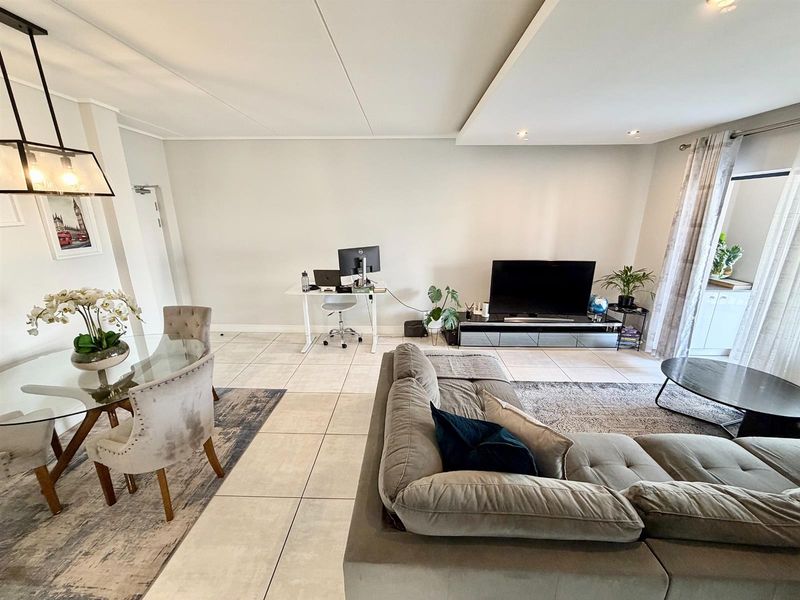 3 Bed, 2 Bath KINGS Apartment For Sale in The Polofields, Waterfall, Midrand - Photo 4