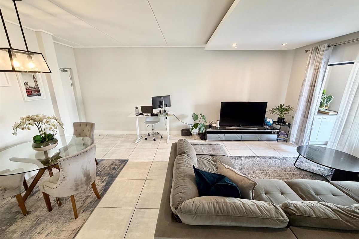 3 Bed, 2 Bath KINGS Apartment For Sale in The Polofields, Waterfall, Midrand - Photo 4