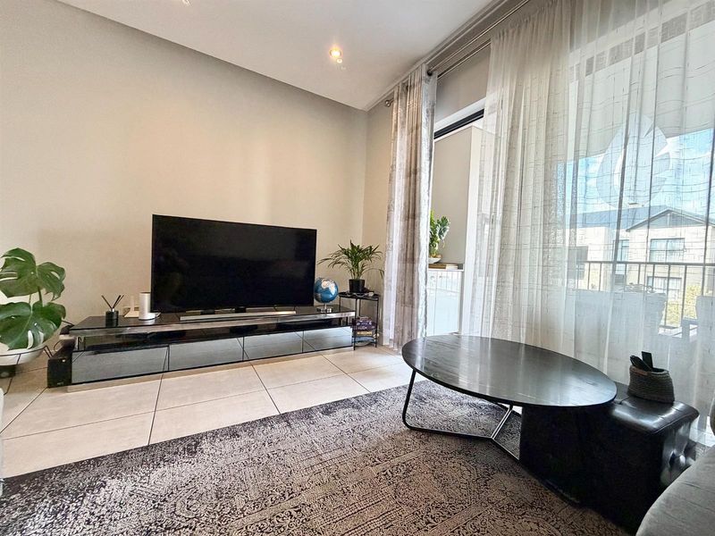 3 Bed, 2 Bath KINGS Apartment For Sale in The Polofields, Waterfall, Midrand - Photo 6