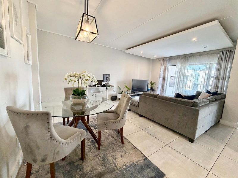 3 Bed, 2 Bath KINGS Apartment For Sale in The Polofields, Waterfall, Midrand - Photo 7