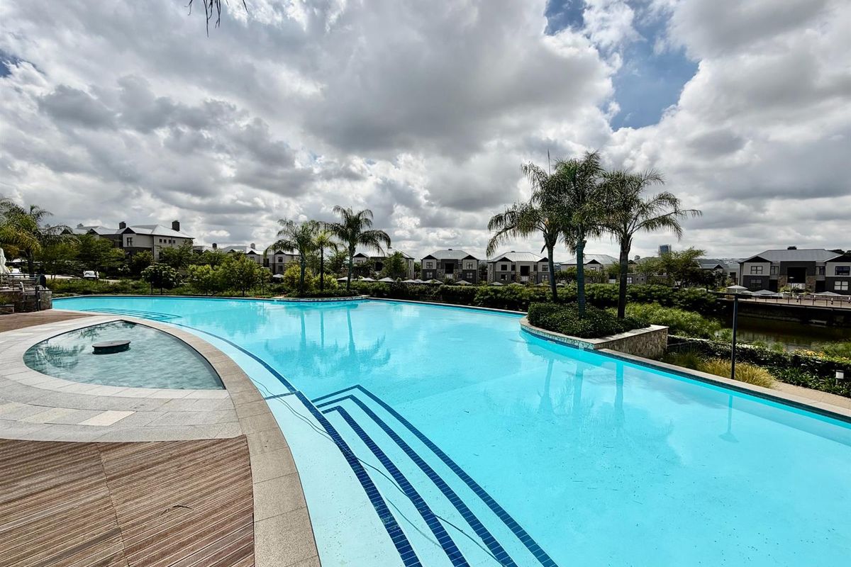 3 Bed, 2 Bath KINGS Apartment For Sale in The Polofields, Waterfall, Midrand - Photo 3