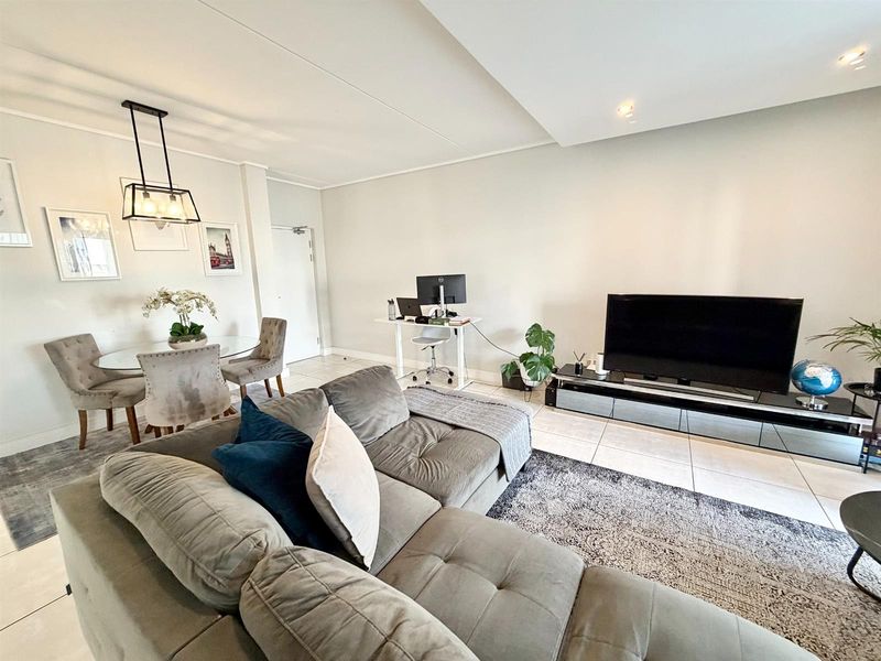 3 Bed, 2 Bath KINGS Apartment For Sale in The Polofields, Waterfall, Midrand - Photo 5