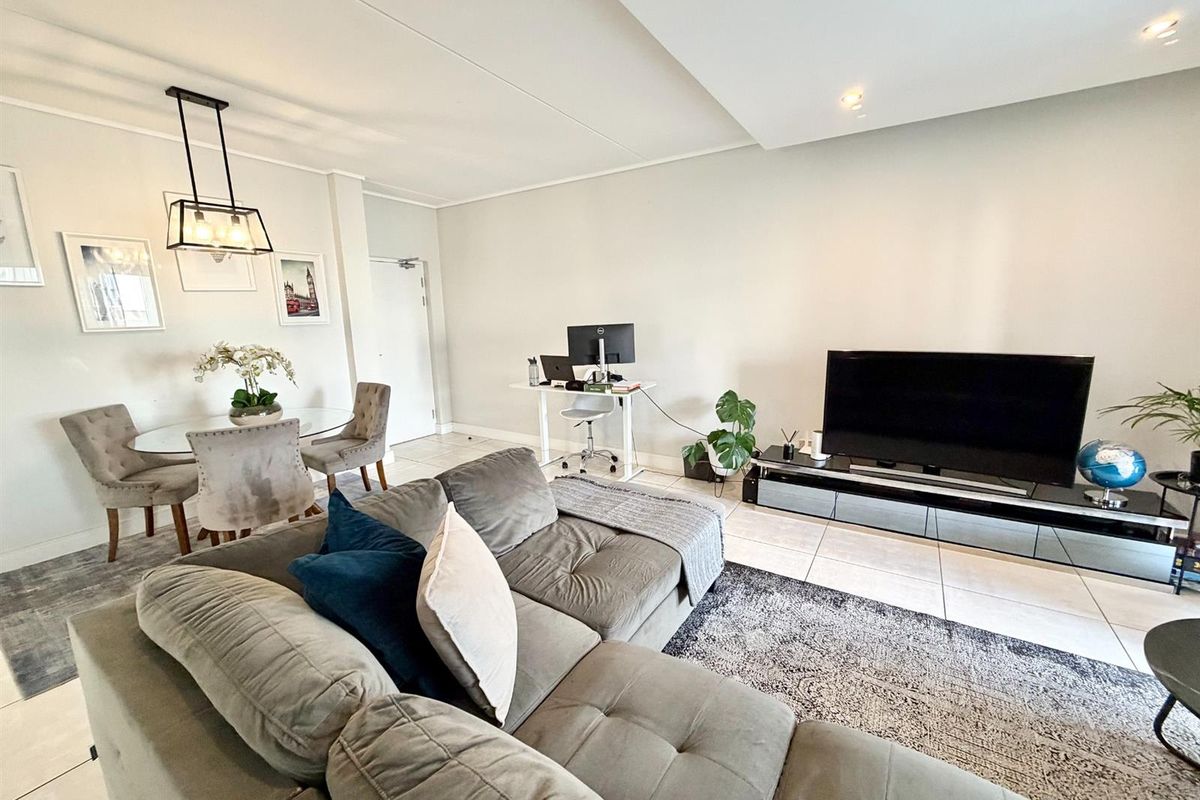 3 Bed, 2 Bath KINGS Apartment For Sale in The Polofields, Waterfall, Midrand - Photo 5