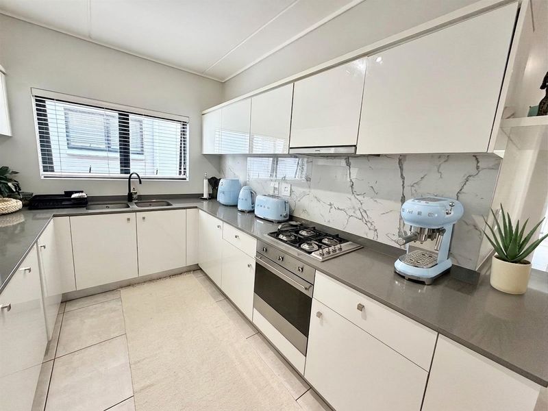 3 Bed, 2 Bath KINGS Apartment For Sale in The Polofields, Waterfall, Midrand - Photo 2