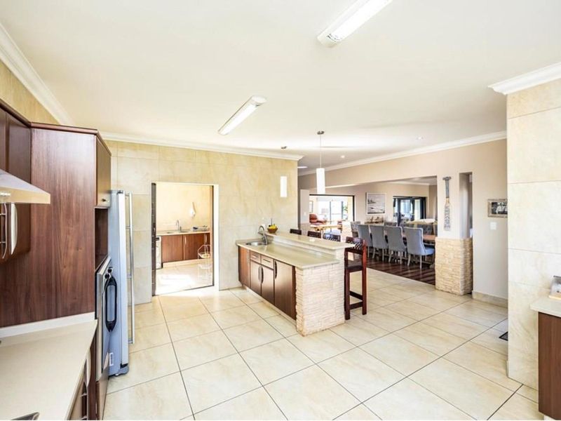 Elegant Coastal Living for the Discerning  Buyer in a Prestigious Estate - Cypraea Sands - Photo 10