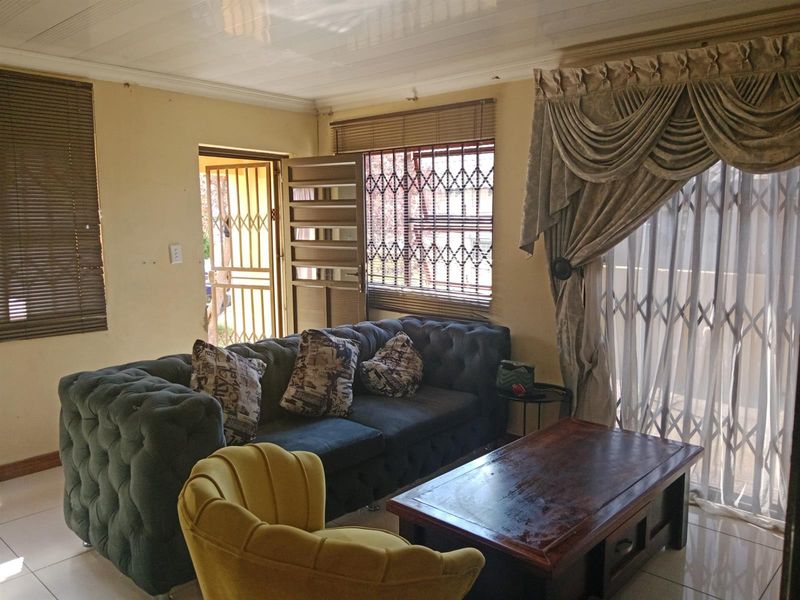 Beautiful Rental Home in Villa Lantana Estate, Secure Living in the Heart of Pretoria North - Photo 10