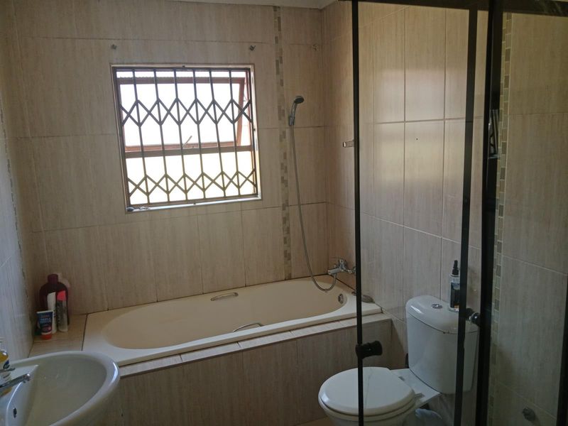 Beautiful Rental Home in Villa Lantana Estate, Secure Living in the Heart of Pretoria North - Photo 7