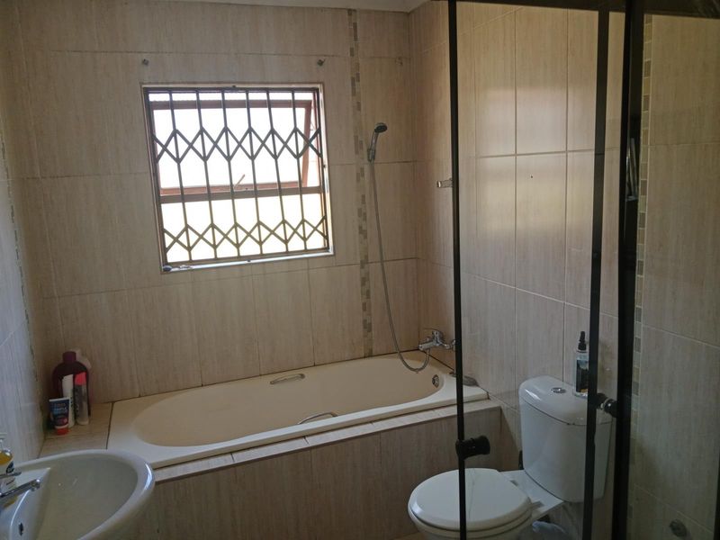 Beautiful Rental Home in Villa Lantana Estate, Secure Living in the Heart of Pretoria North - Photo 3