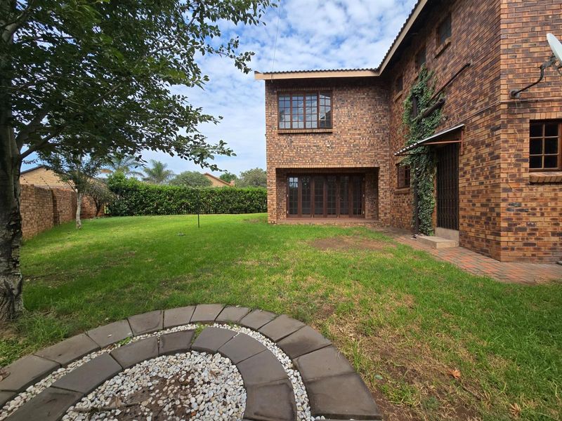 Well-Priced 3-Bedroom Duet in Aerorand - Move-In Ready, Don’t Miss Out!! - Photo 2