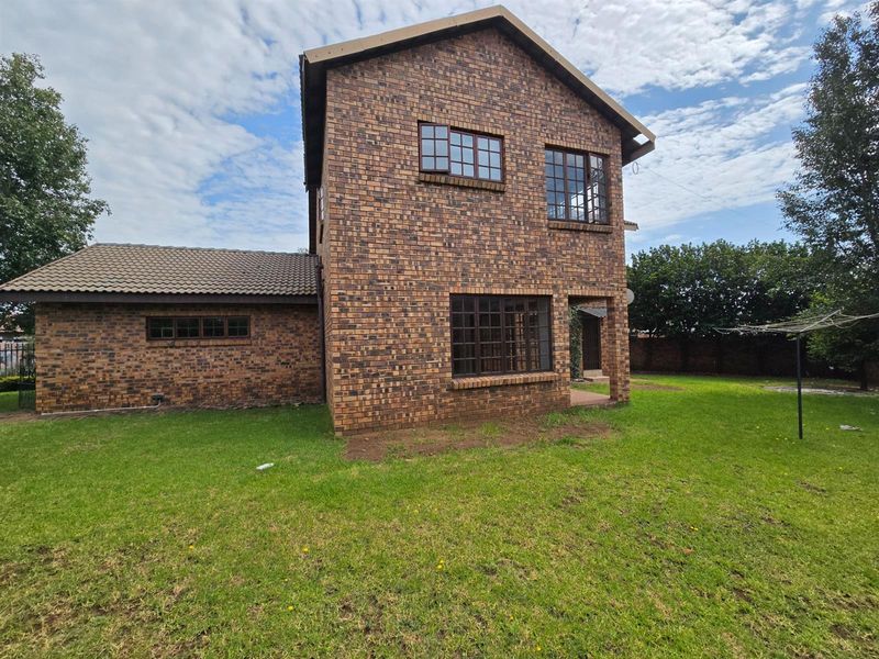 Well-Priced 3-Bedroom Duet in Aerorand - Move-In Ready, Don’t Miss Out!! - Photo 3