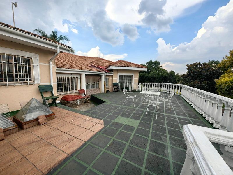 Elevated Living with Space, Versatility and Investment Potential - Photo 8