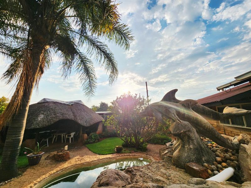 6 Bedroom House in Valhalla, including 2 Flats, Lapa and Pool for Sale - Photo 4