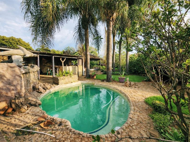 6 Bedroom House in Valhalla, including 2 Flats, Lapa and Pool for Sale - Photo 3