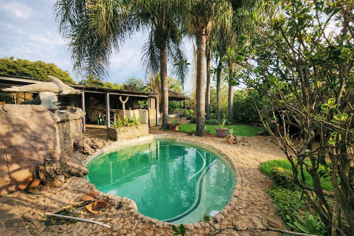 6 Bedroom House in Valhalla, including 2 Flats, Lapa and Pool for Sale - Photo 3