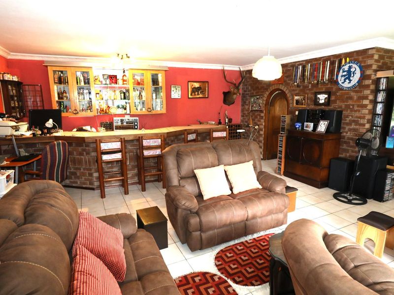 4 Bedroom Double Story House For Sale in Chiltern Hills, Durban, KwaZulu Natal - Photo 10