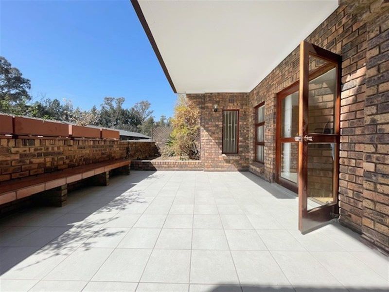 Large ground floor 2 bed apartment in well established complex - Photo 10