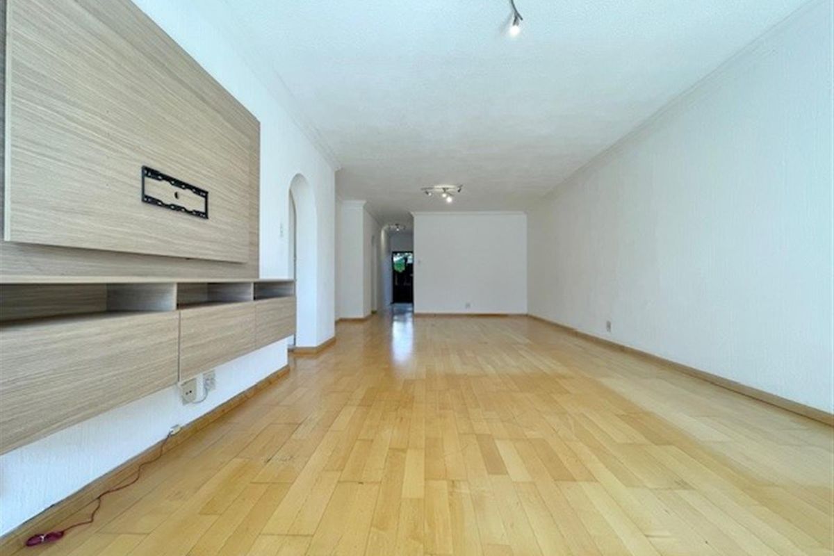 Large ground floor 2 bed apartment in well established complex - Photo 4